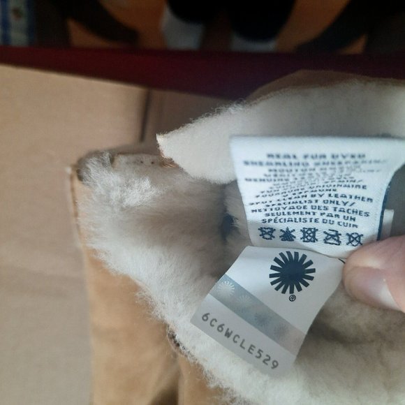 NWT UGG men shearling suede tech gloves, size M - Picture 4 of 4
